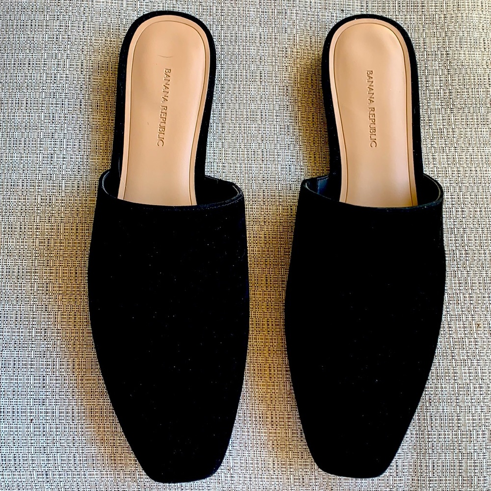 Banana Republic black mules/slides